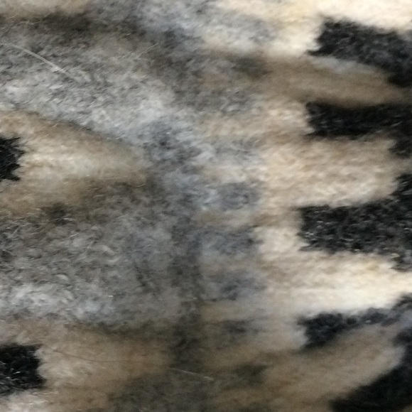 VERO MODA Pom-Pom Detail Beanie Light Grey NWT - Picture 6 of 7